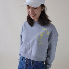 Load image into Gallery viewer, Cropped Sweatshirt
